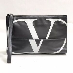 🪽Valentino Garavani Logo Leather Wristlet Pouch Clutch